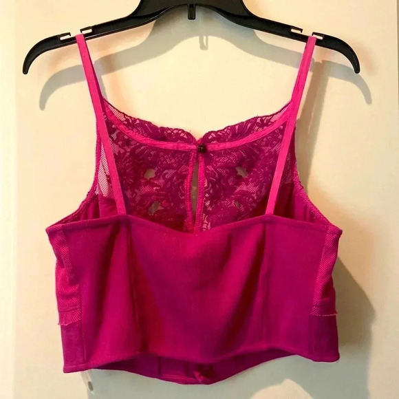 Free People Have My Heart Cami  🙌🏻✨⏰💭🤝⌛️ Eyelet Detail & sweet button detail - Picture 12 of 15